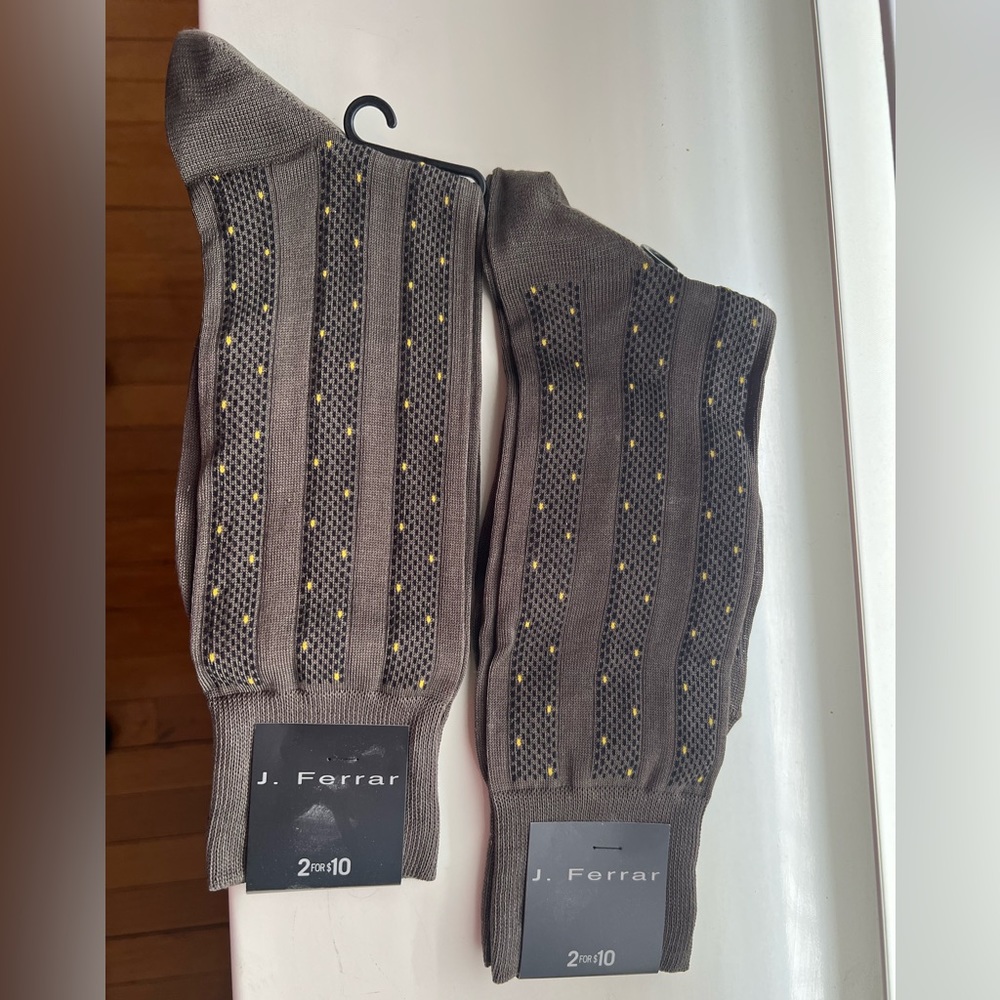 J. Ferrar men’s tan dress socks